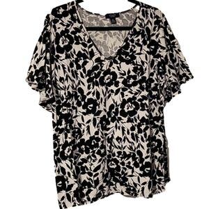 CHAPS BLACK AND WHITE FLOWERED TOP 3X